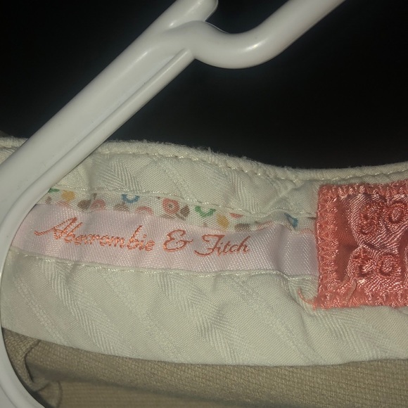 Abercrombie & Fitch Denim - Women’s khaki Abercrombie & Fitch ants Size 8